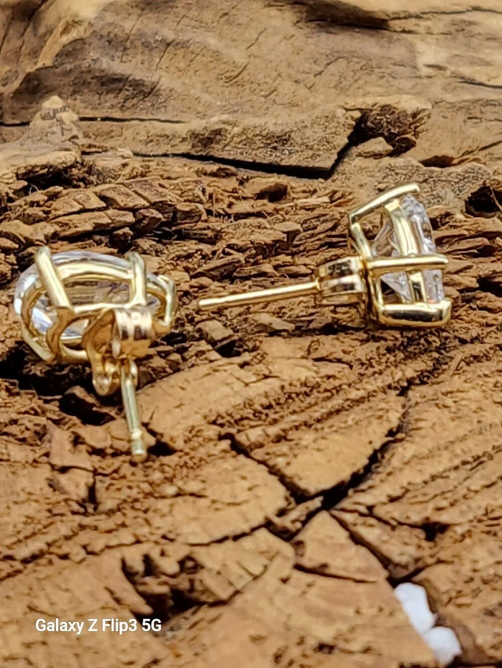 14K Gold w/Teardrop/Pear Crystal Stud Earrings - Elegant Classic Timeless Unisex